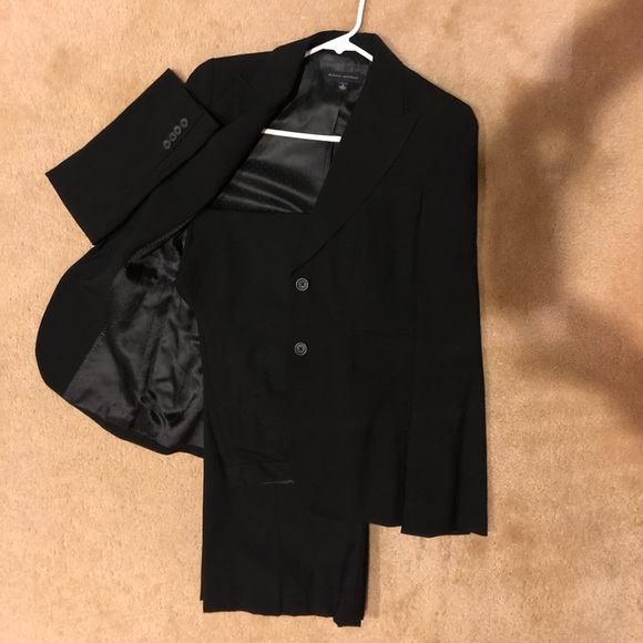 Banana Republic suit size 2 blazer/size 4 pants - great condition